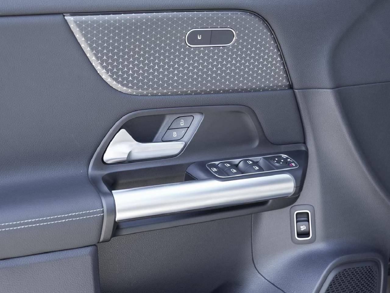 Mercedes-Benz GLA 220 d 4M Progressive Kamera Easy-Pack AHK