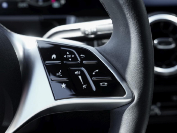 Mercedes-Benz GLA 220 d 4M Progressive Kamera Easy-Pack AHK