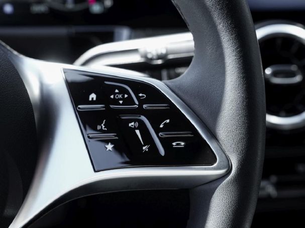 Mercedes-Benz GLA 220 d 4M Progressive Kamera Easy-Pack AHK