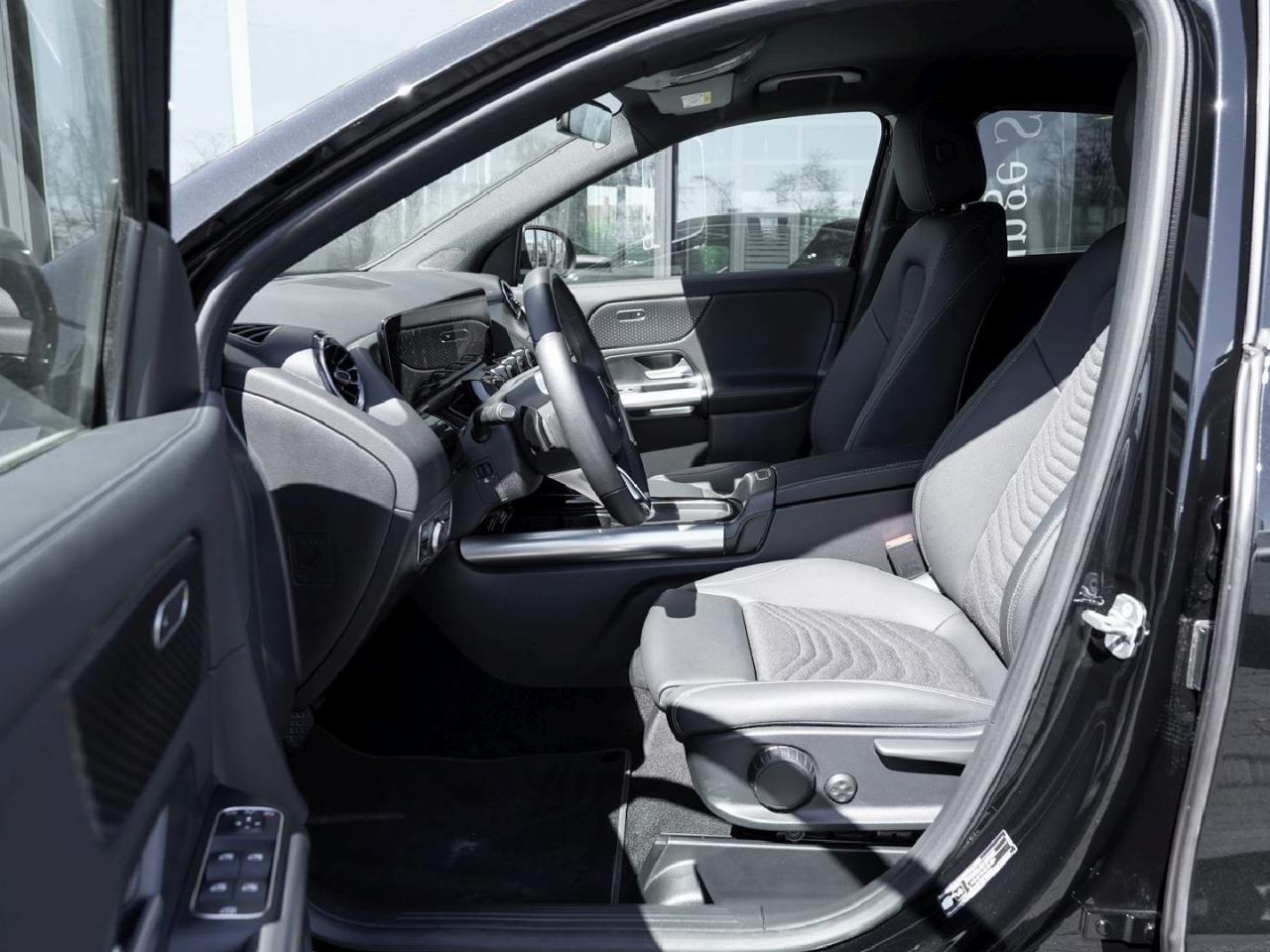 Mercedes-Benz GLA 220 d 4M Progressive Kamera Easy-Pack AHK