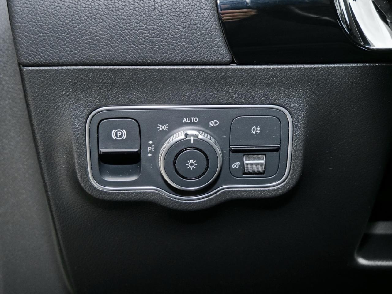 Mercedes-Benz GLA 220 d 4M AMG MBUXNavi+ Kamera AHK Spiegel-P