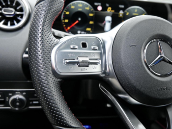 Mercedes-Benz GLA 220 d 4M AMG MBUXNavi+ Kamera AHK Spiegel-P