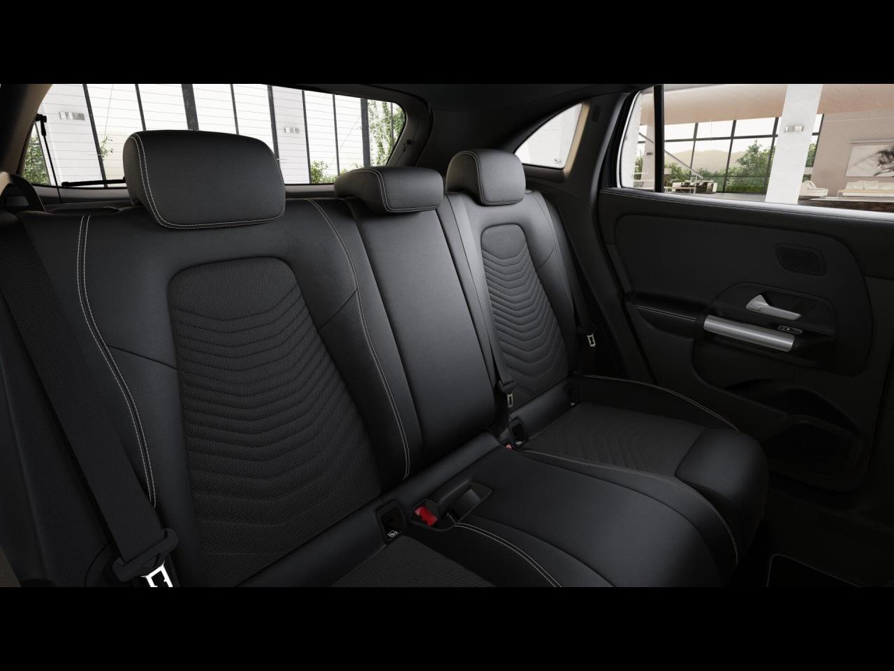 Mercedes-Benz GLA 220 d 4M Progressive Distronic Panorama 360°