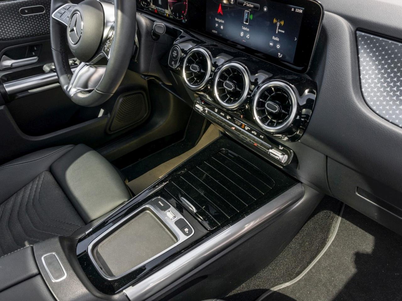 Mercedes-Benz GLA 220 d 4M Progressive Panorama Distronic