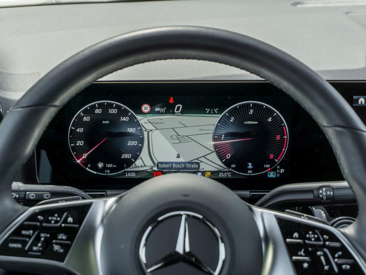 Mercedes-Benz GLA 220 d 4M Progressive Panorama Distronic