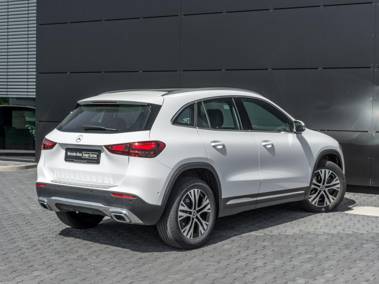 Mercedes-Benz GLA 220 d 4M Progressive Panorama Distronic