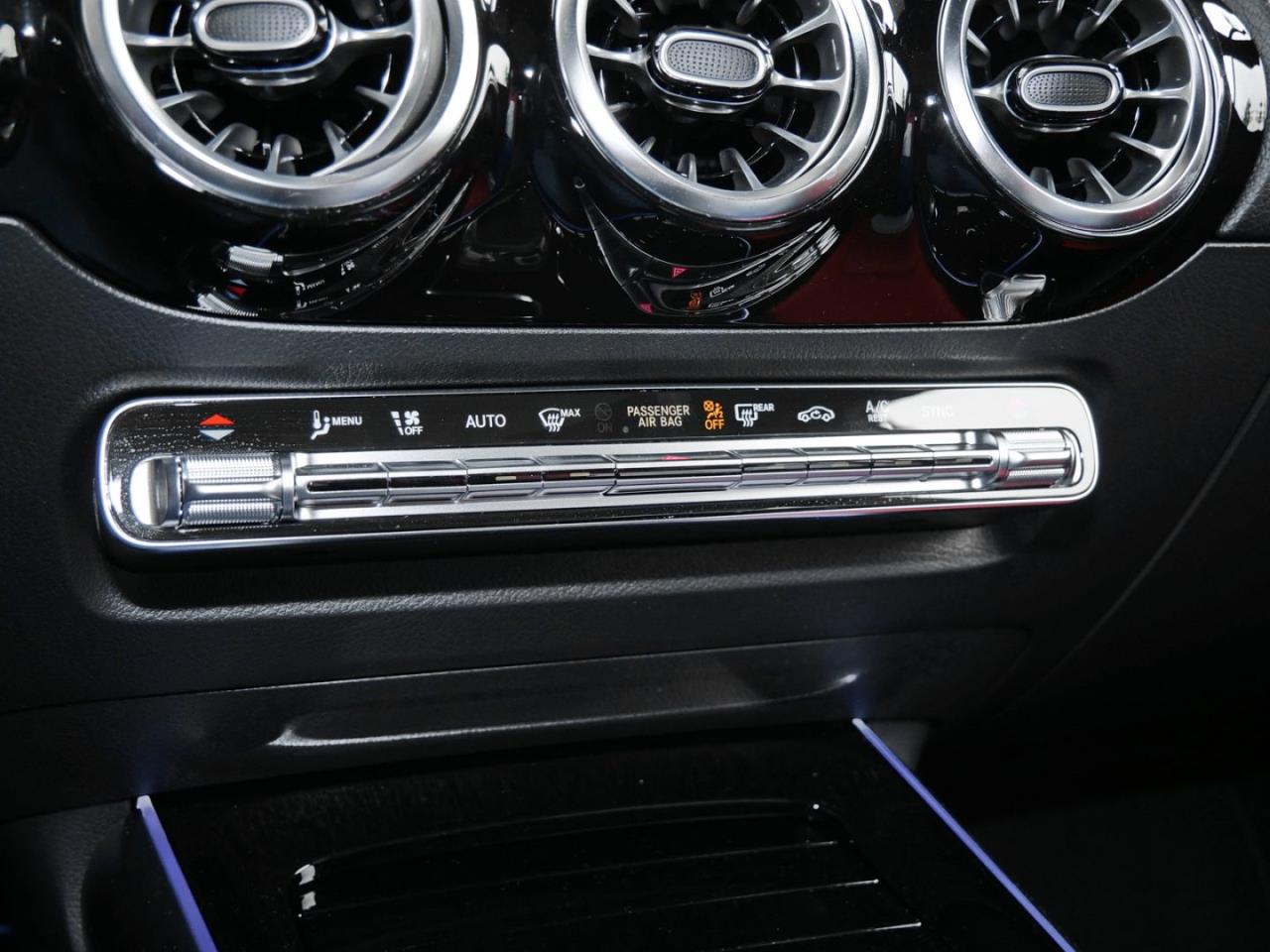 Mercedes-Benz GLA 220 d 4M AMG Panorama Distronic HeadUp 360°