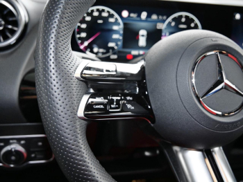 Mercedes-Benz GLA 220 d 4M AMG Panorama Distronic HeadUp 360°