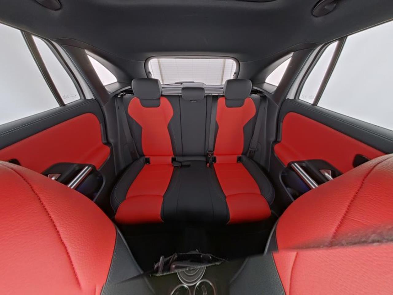 Mercedes-Benz GLA 220 d 4M AMG Panorama Distronic HeadUp 360°