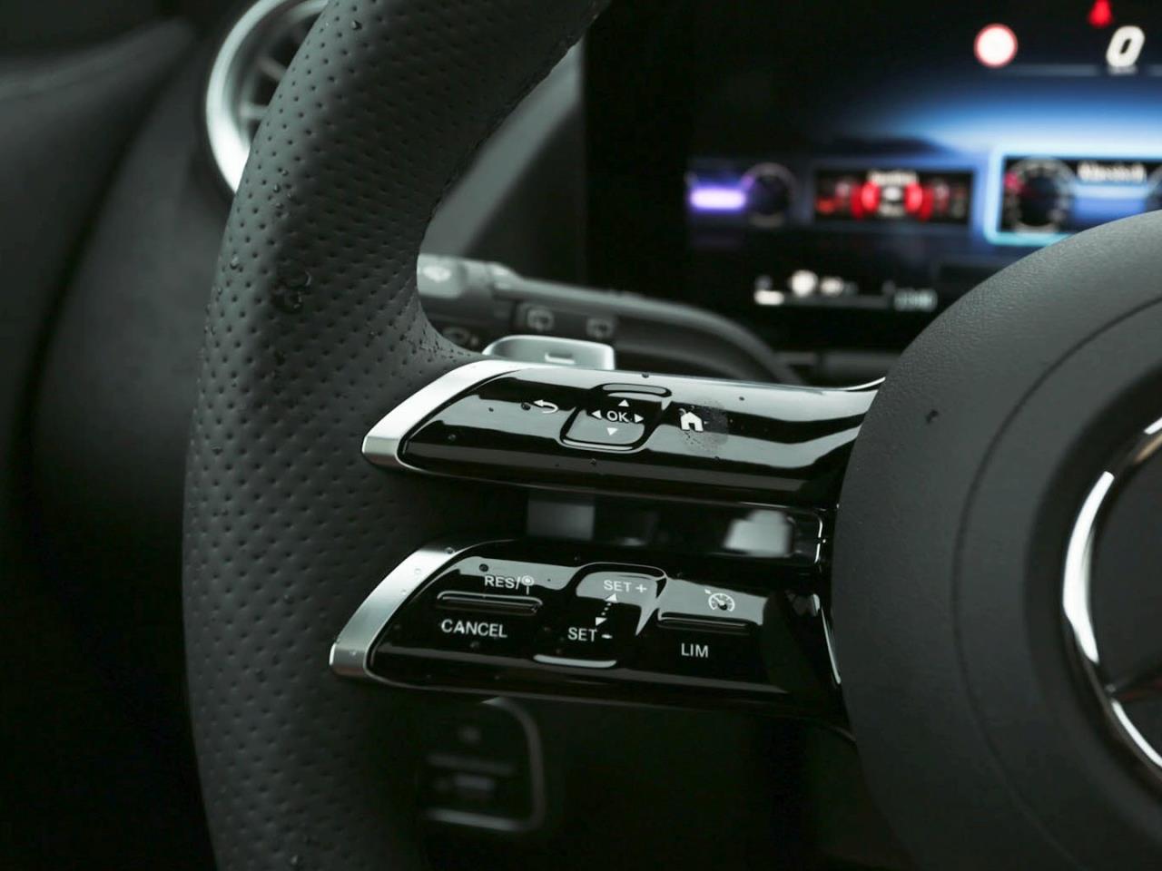 Mercedes-Benz GLA 220 d 4MATIC AMG Night Panorama Kamera AHK