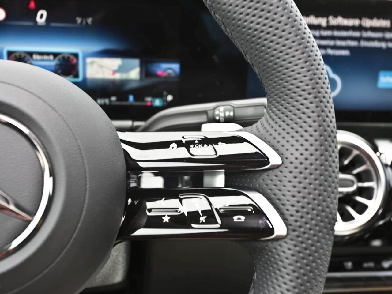 Mercedes-Benz GLA 220 d 4MATIC AMG Night Panorama AHK EasyP