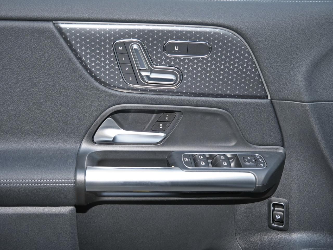 Mercedes-Benz GLA 220 d 4MATIC Progressive Night 360° AHK