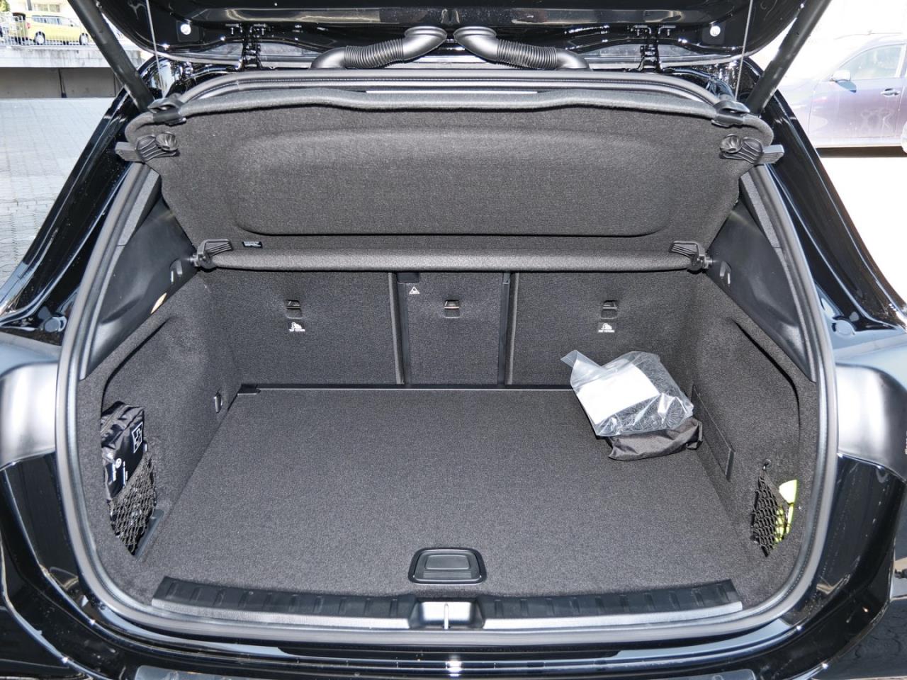 Mercedes-Benz GLA 220 d 4MATIC Progressive Night 360° AHK