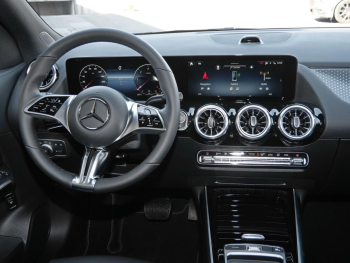 Mercedes-Benz GLA 220 d 4MATIC Progressive Night 360° AHK