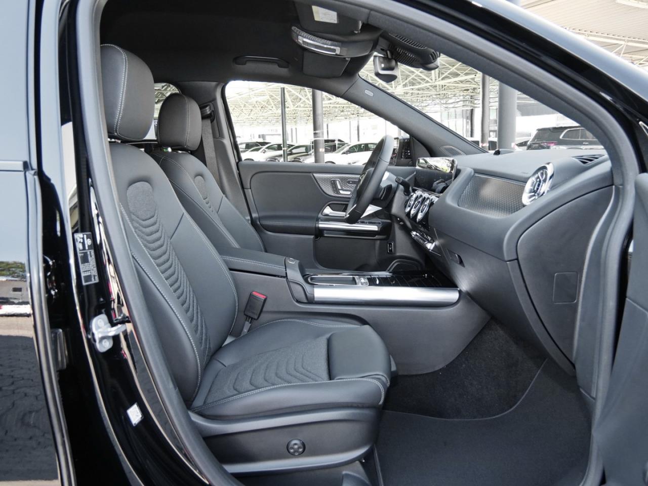 Mercedes-Benz GLA 220 d 4MATIC Progressive Night 360° AHK