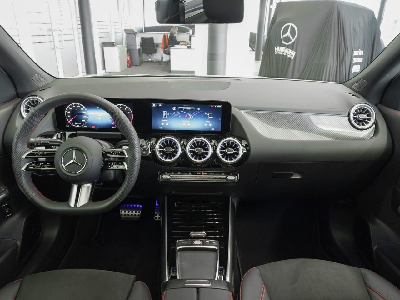 Mercedes-Benz GLA 250 4M AMG Standheizung Panorama Kamera