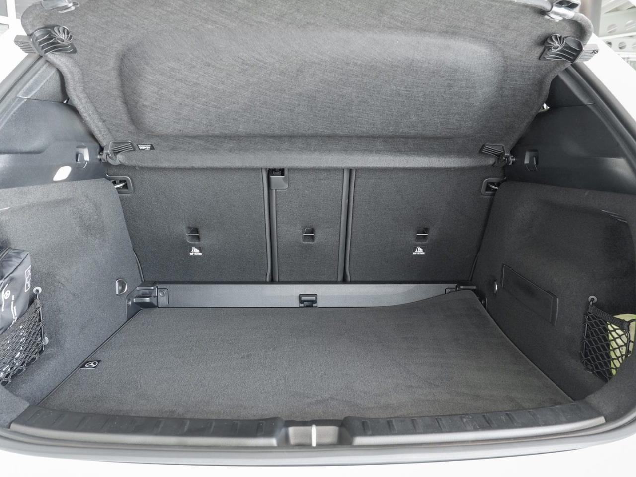 Mercedes-Benz GLA 250 4M AMG Standheizung Panorama Kamera