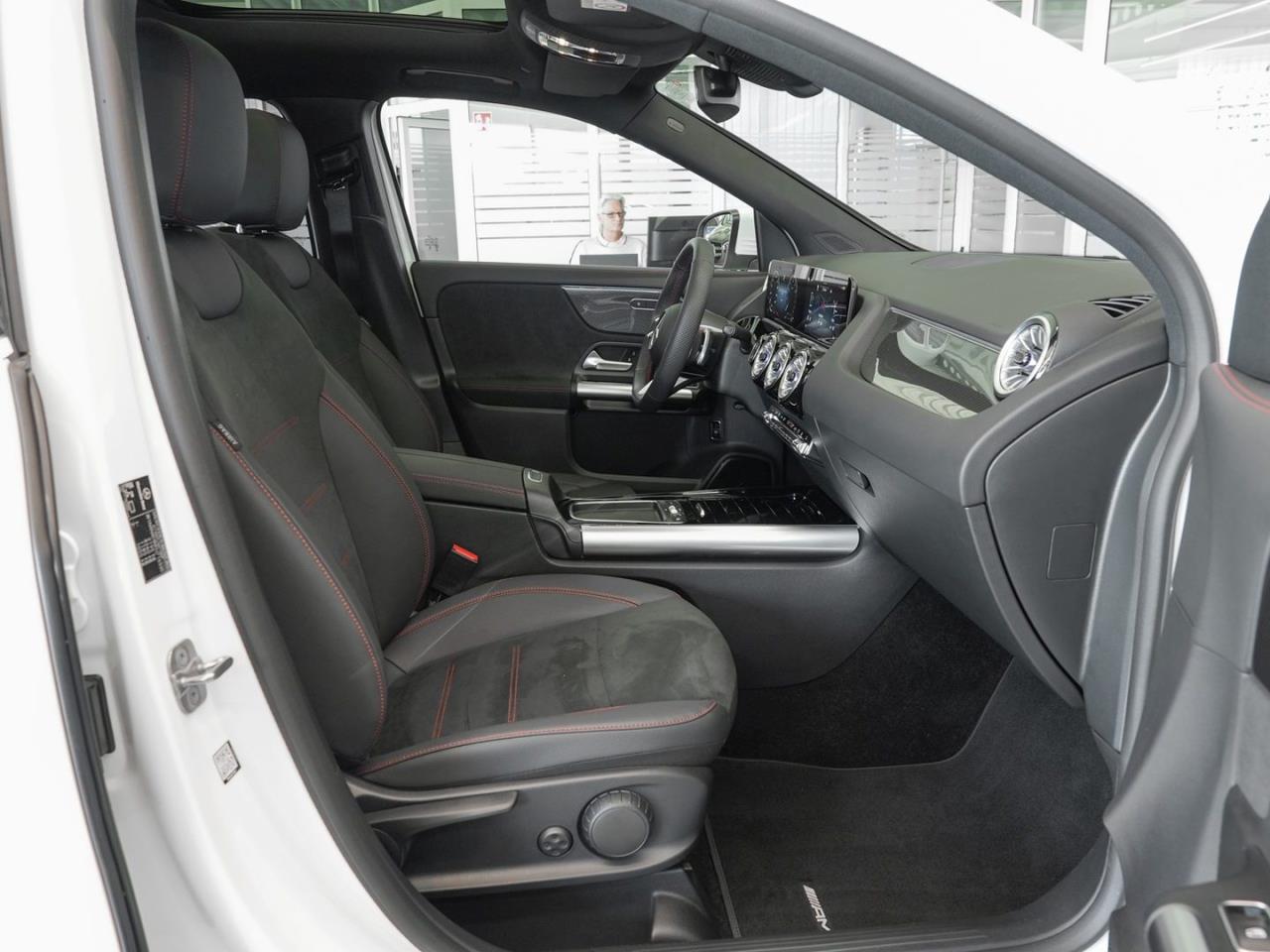 Mercedes-Benz GLA 250 4M AMG Standheizung Panorama Kamera