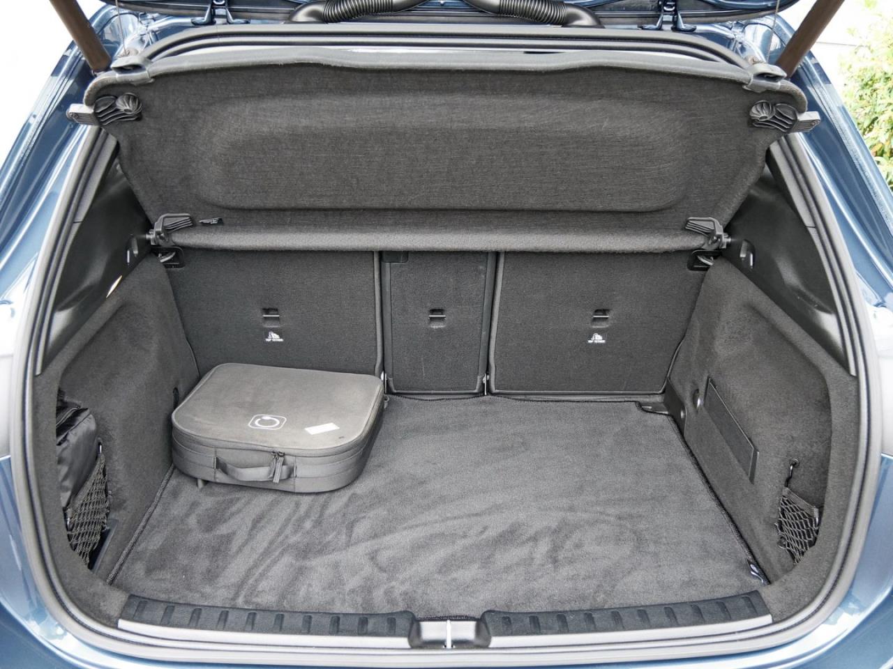 Mercedes-Benz GLA 250 e Progressive Spurhalte Kamera ParkA
