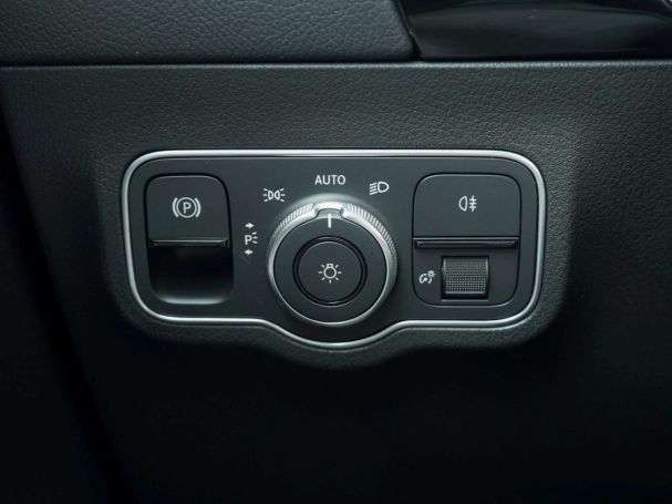 Mercedes-Benz GLA 250 e AMG Night Spurhalte Park 360° AHK