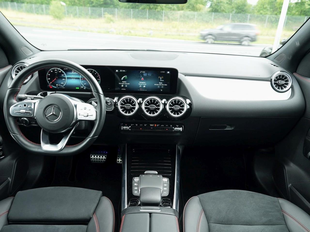 Mercedes-Benz GLA 250 e AMG Night Spurhalte Park 360° AHK
