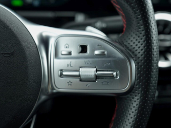 Mercedes-Benz GLA 250 e AMG Night Spurhalte Park 360° AHK