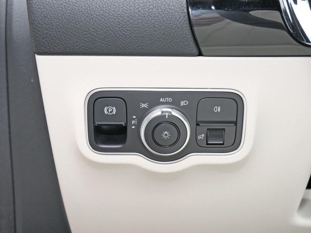 Mercedes-Benz GLA 250 e Progressive Night Panorama Easy-P 360?