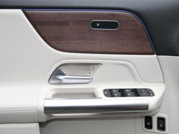 Mercedes-Benz GLA 250 e Progressive Night Panorama Easy-P 360?