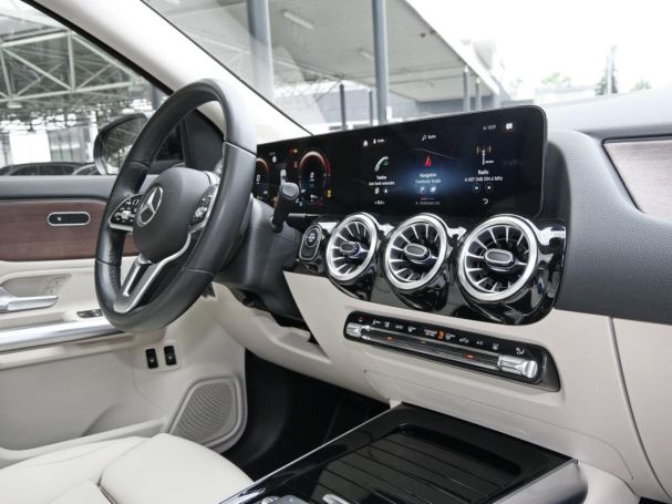 Mercedes-Benz GLA 250 e Progressive Night Panorama Easy-P 360?