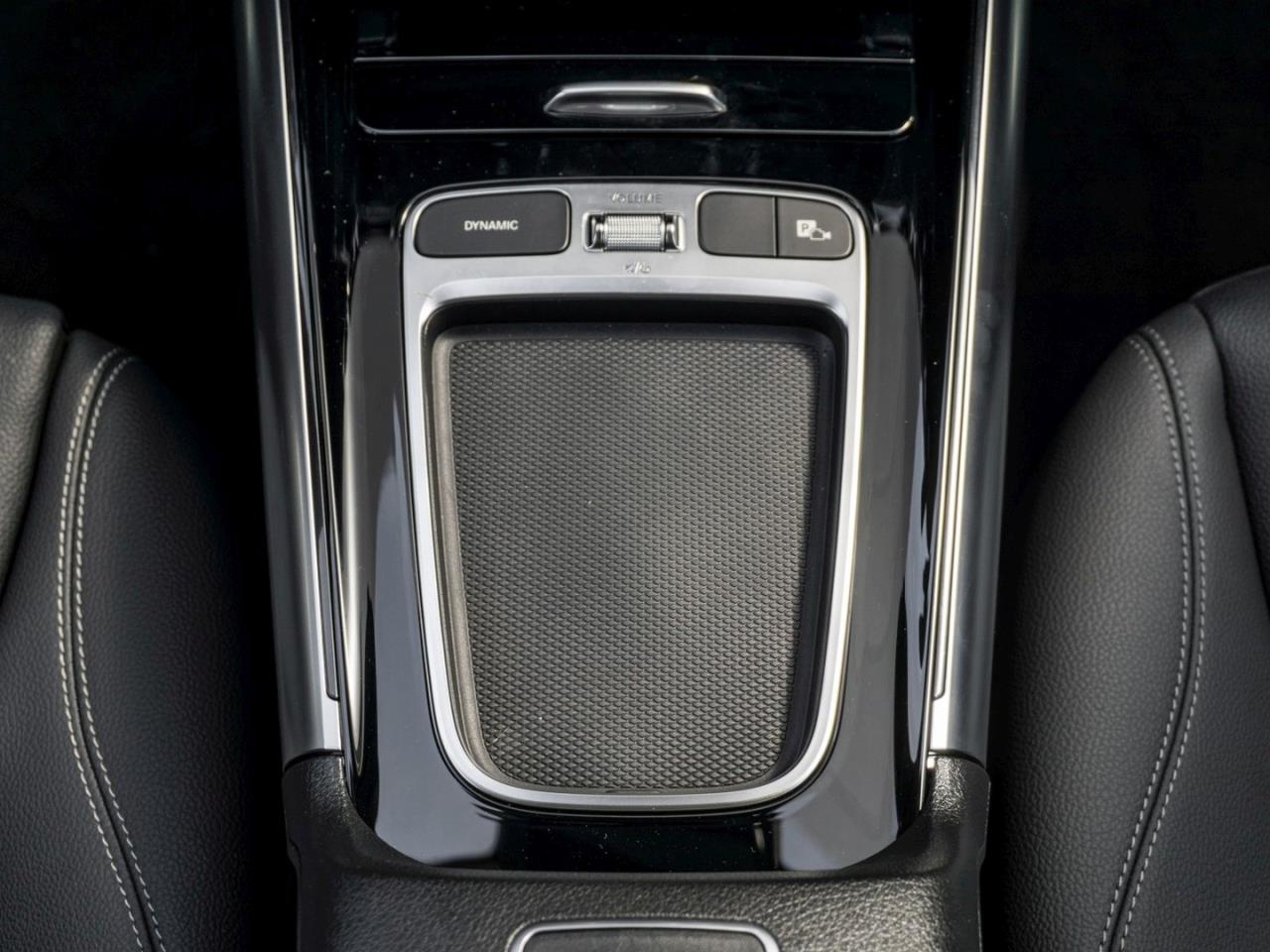 Mercedes-Benz GLA 250 e Progressive Kamera Easy-Pack Spiegel-P