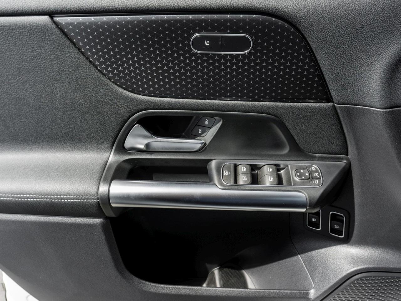 Mercedes-Benz GLA 250 e Progressive Kamera Easy-Pack Spiegel-P