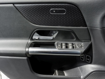 Mercedes-Benz GLA 250 e Progressive Kamera Easy-Pack Spiegel-P