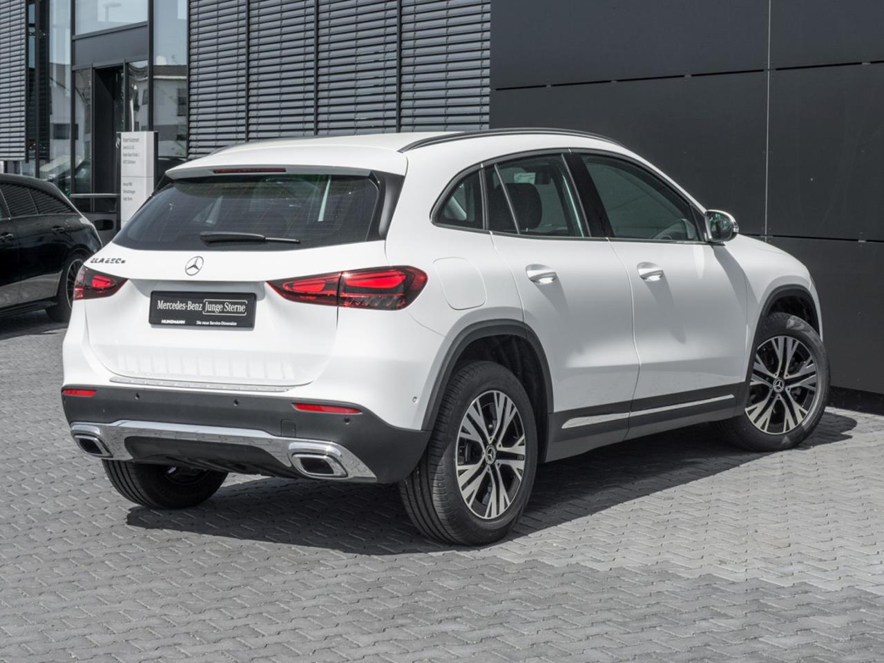 Mercedes-Benz GLA 250 e Progressive Kamera Easy-Pack Spiegel-P