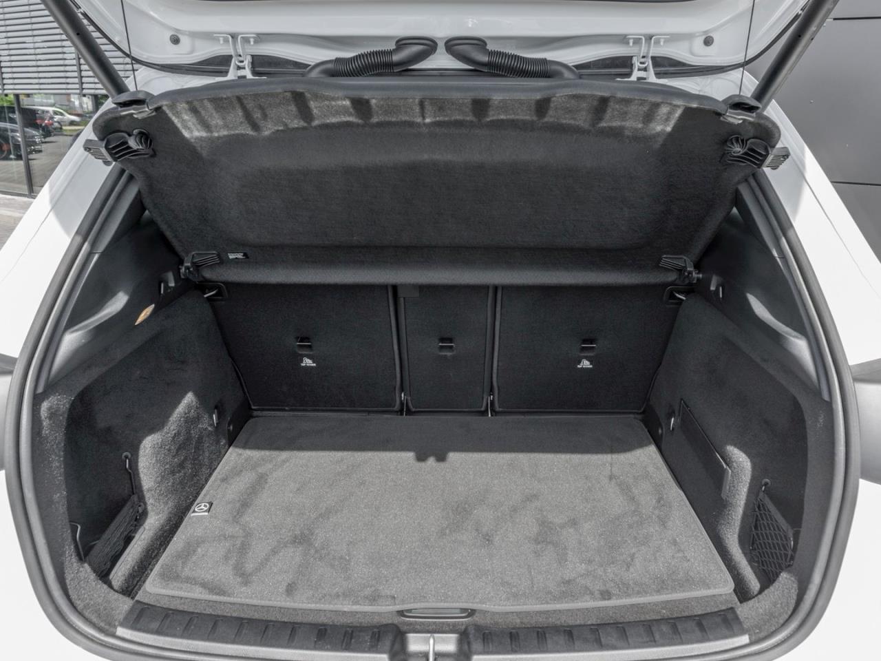 Mercedes-Benz GLA 250 e Progressive Kamera Easy-Pack Spiegel-P