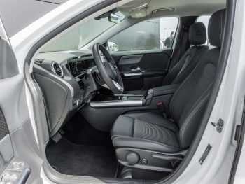 Mercedes-Benz GLA 250 e Progressive Kamera Easy-Pack Spiegel-P