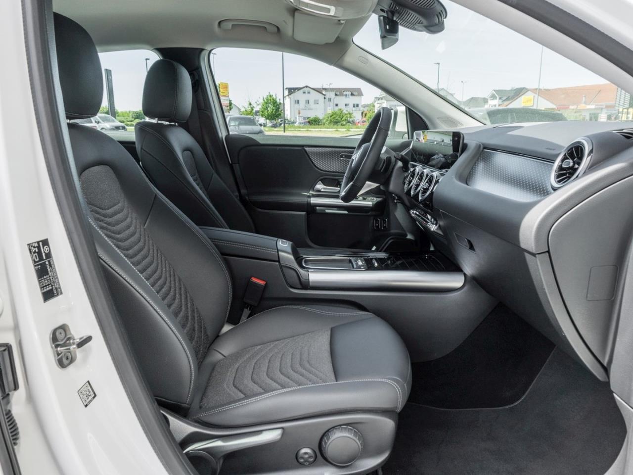 Mercedes-Benz GLA 250 e Progressive Kamera Easy-Pack Spiegel-P