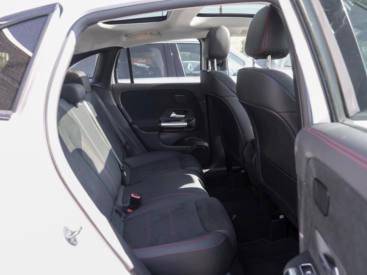 Mercedes-Benz GLA 250 e AMG Night Panorama AHK Kamera Totwinkel