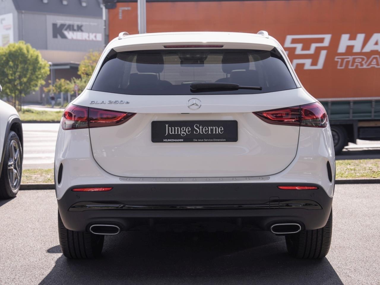 Mercedes-Benz GLA 250 e AMG Night Panorama AHK Kamera Totwinkel