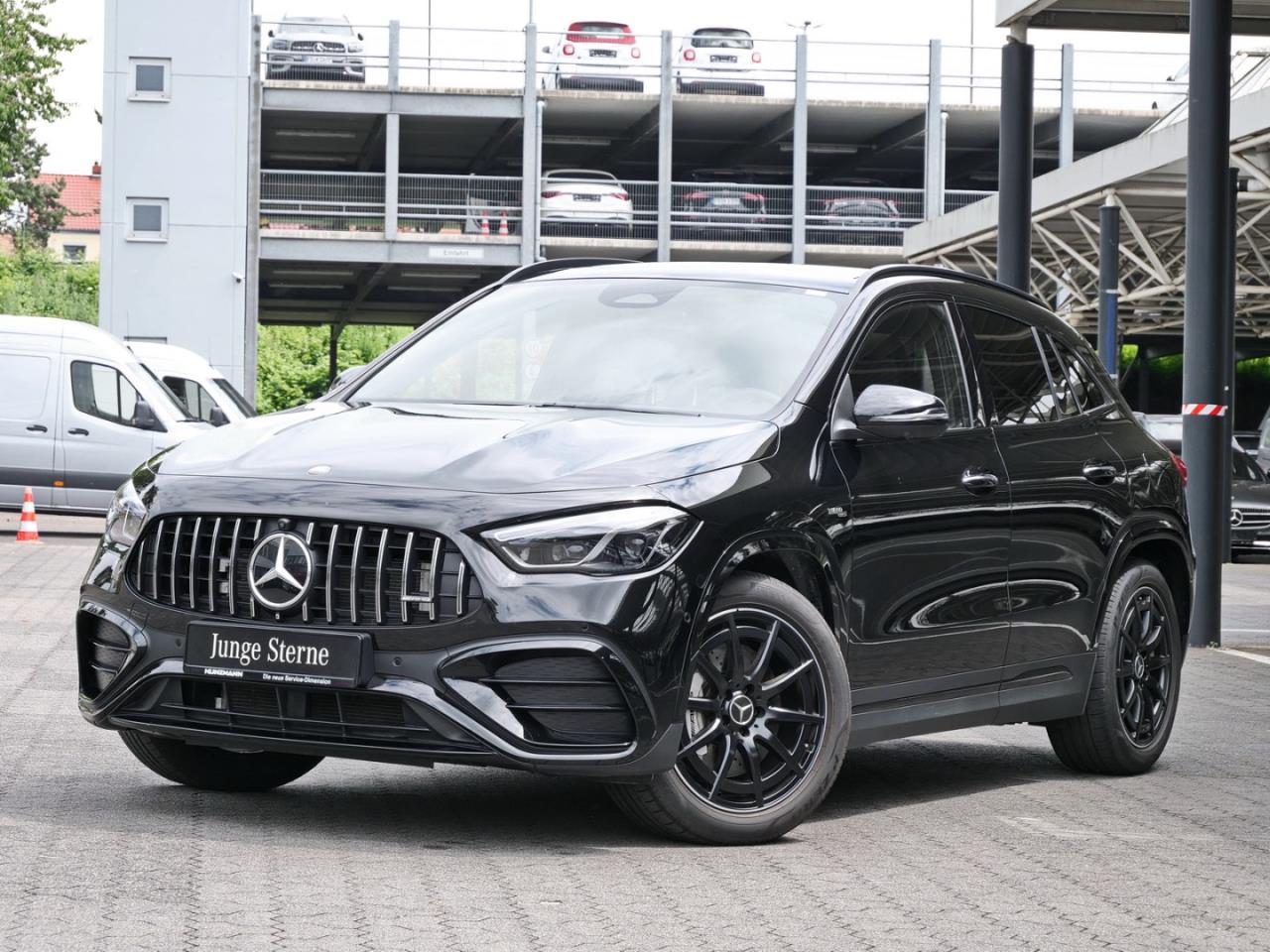 Mercedes-Benz GLA GLA 35 AMG 4M Geländewagen / SUV kosmosschwarz