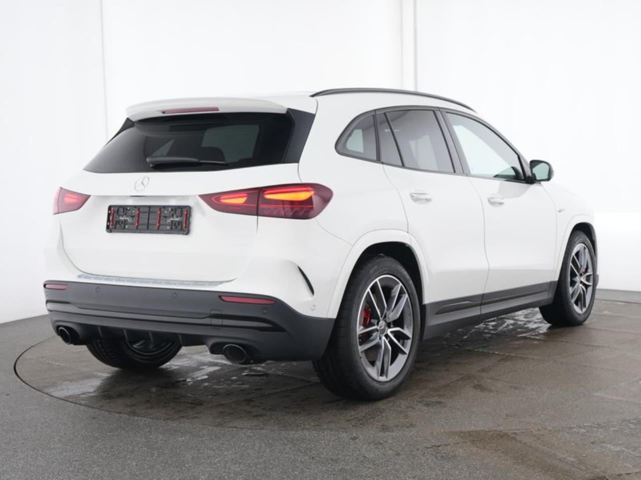 Mercedes-Benz GLA 35 AMG 4M Performance Night Panorama 360°