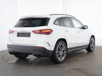 Mercedes-Benz GLA 35 AMG 4M Performance Night Panorama 360°