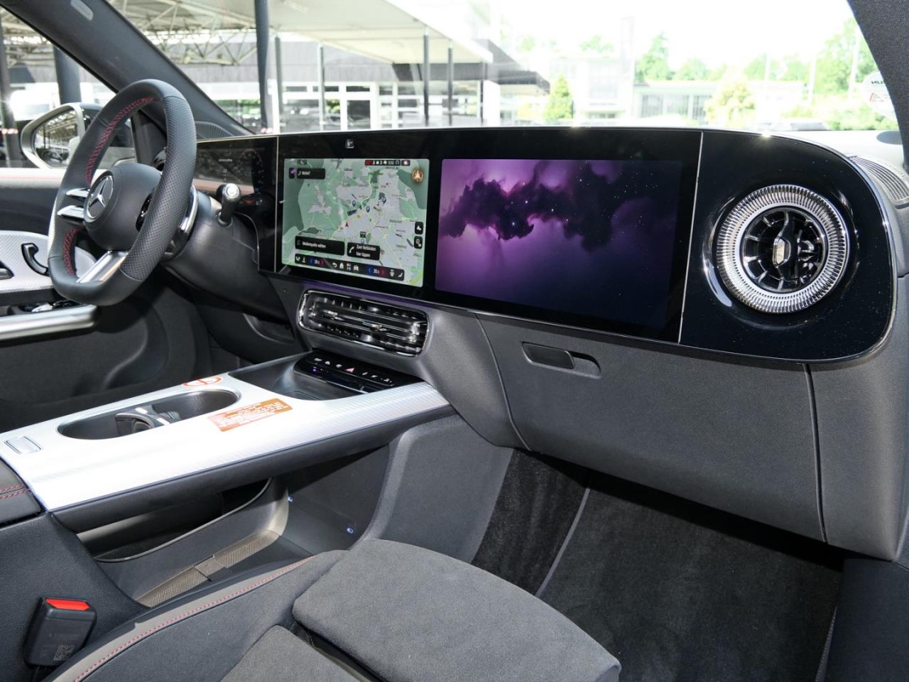 Mercedes-Benz GLB 250+ mit EQ Technologie AMG Night Panorama