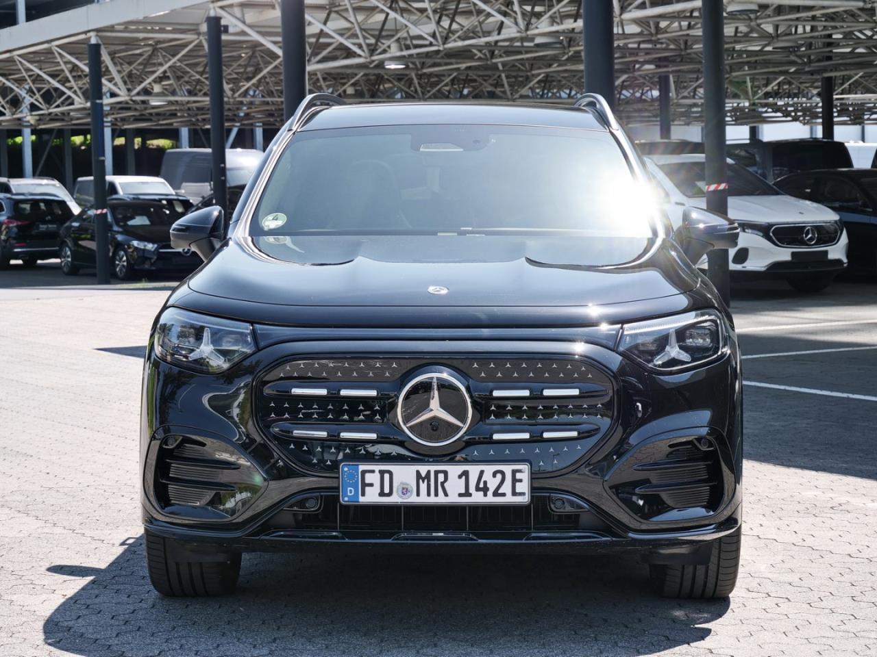 Mercedes-Benz GLB 250+ mit EQ Technologie AMG Night Panorama