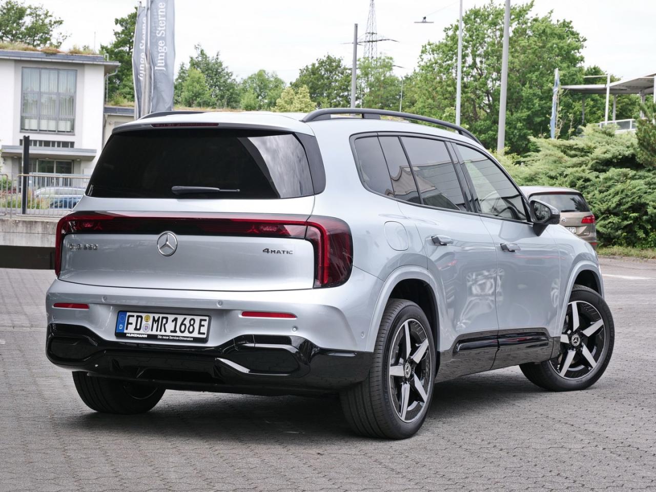 Mercedes-Benz GLB 350 4MATIC mit EQ Technologie Distronic