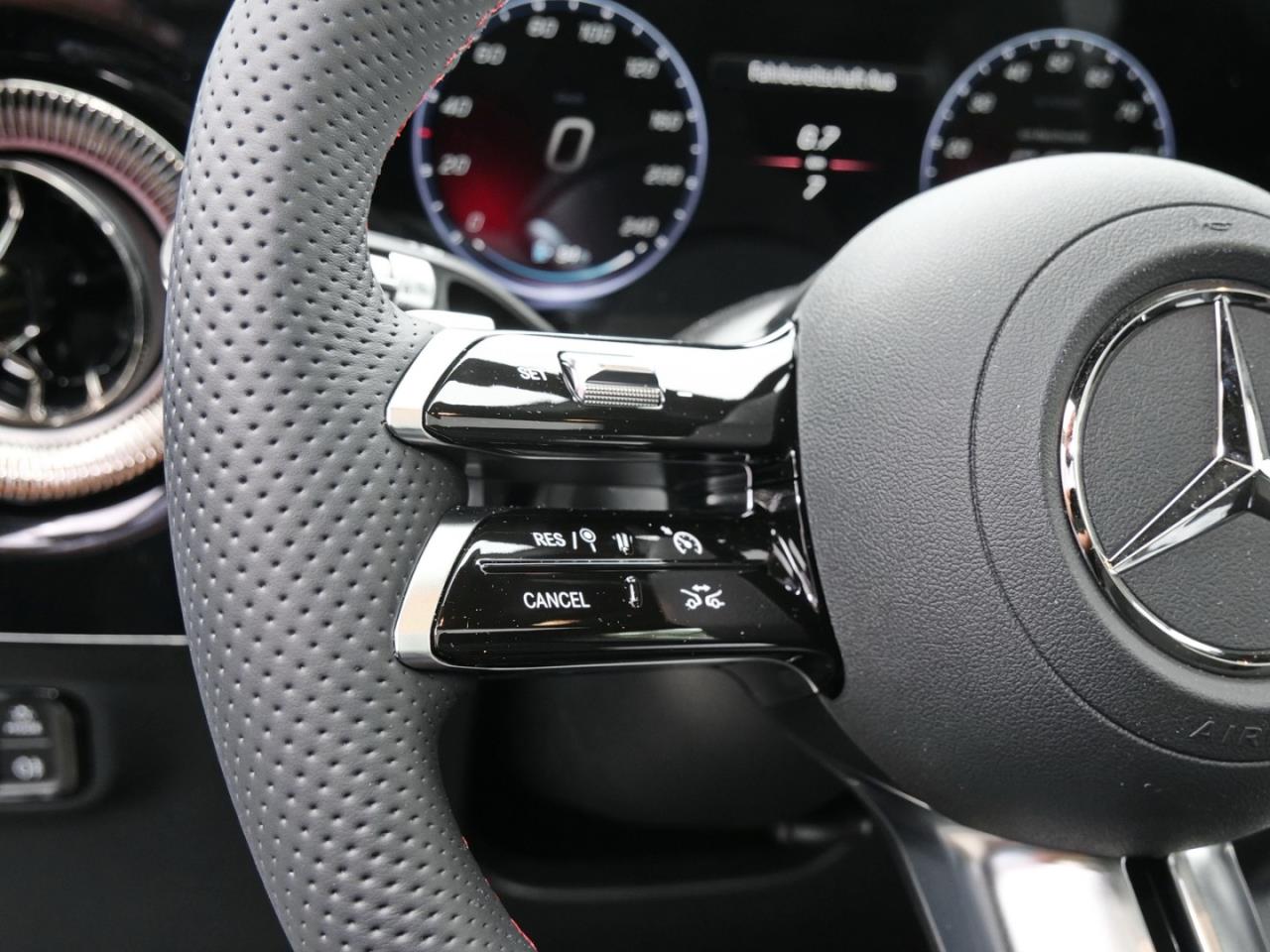 Mercedes-Benz GLB 350 4MATIC mit EQ Technologie Distronic