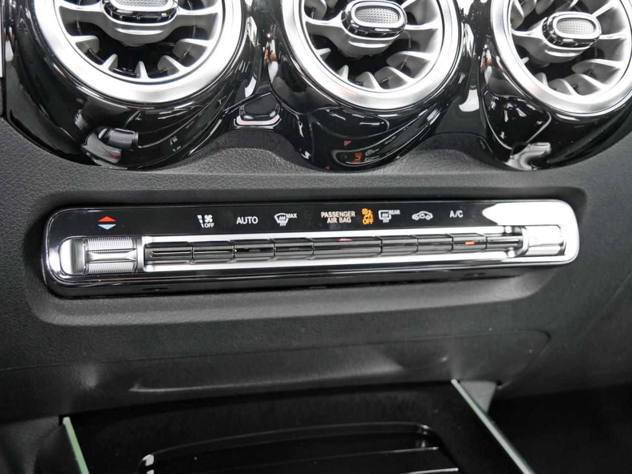 Mercedes-Benz GLB 180 d AMG Night Distronic Kamera Easy-Pack