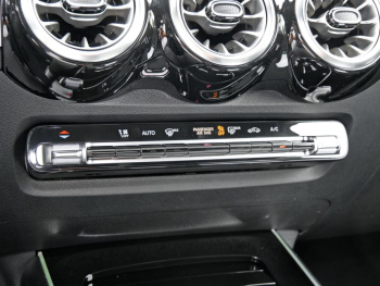 Mercedes-Benz GLB 180 d AMG Night Distronic Kamera Easy-Pack