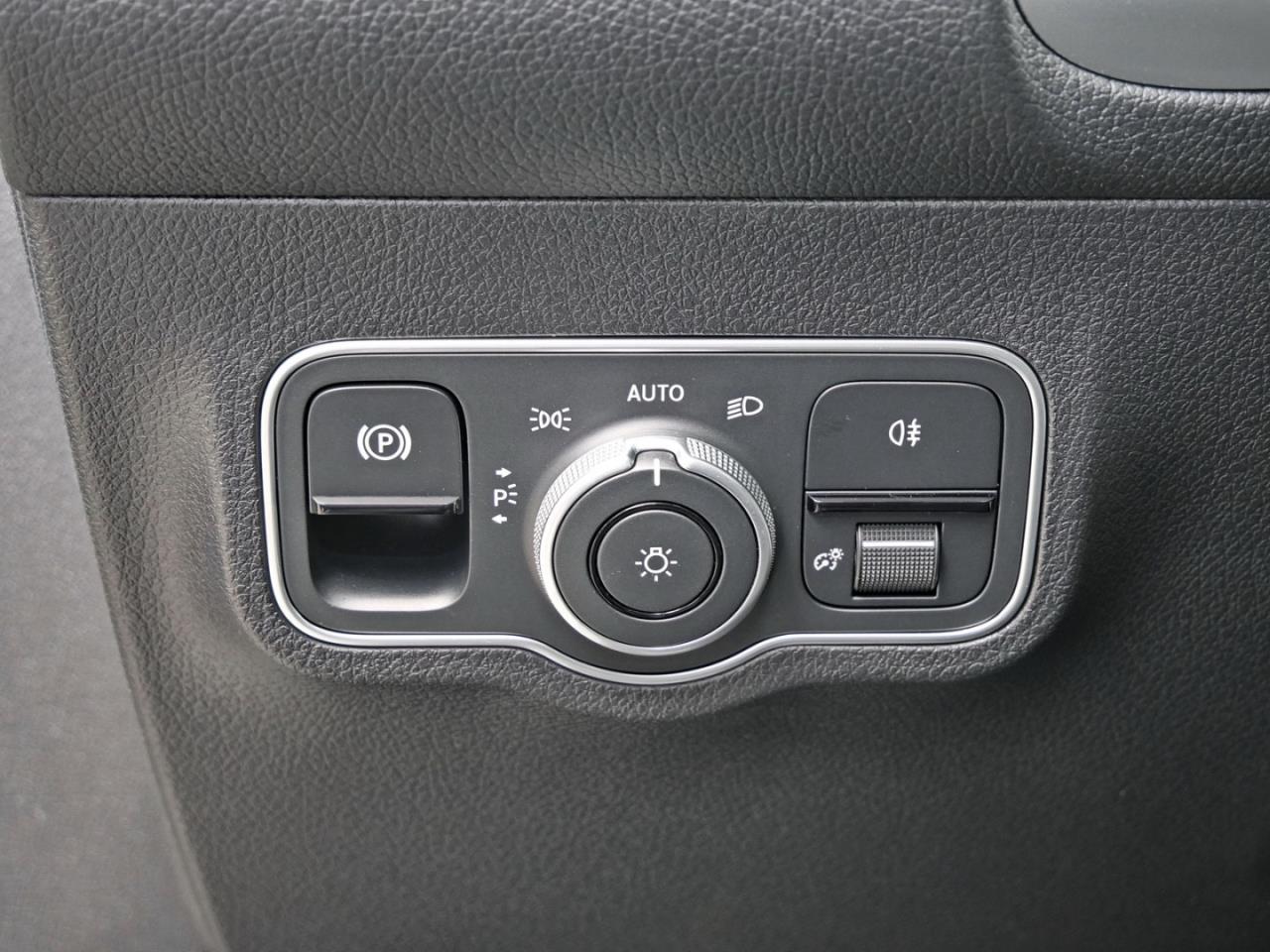 Mercedes-Benz GLB 180 d AMG Night Distronic Kamera Easy-Pack