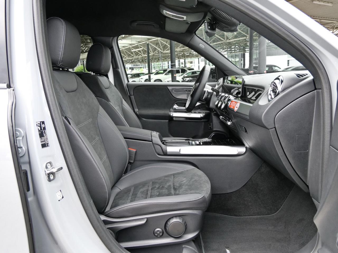 Mercedes-Benz GLB 180 d AMG Night Distronic Kamera Easy-Pack