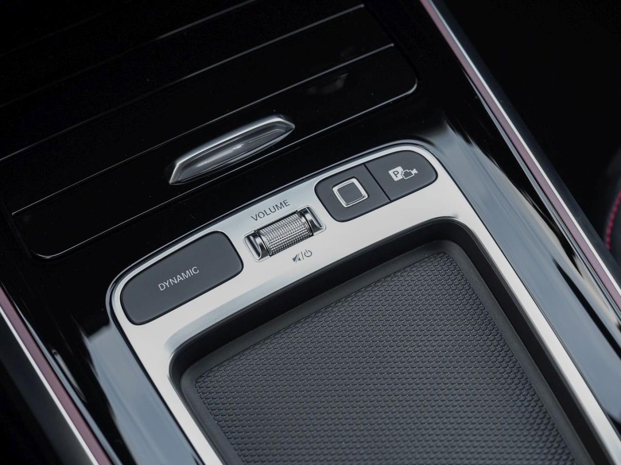 Mercedes-Benz GLB 180 AMG Night Navi Distronic AHK Kamera